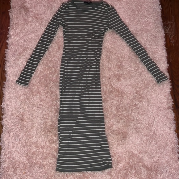 Green&white stripped skinny/fitted long dress. - Picture 1 of 3
